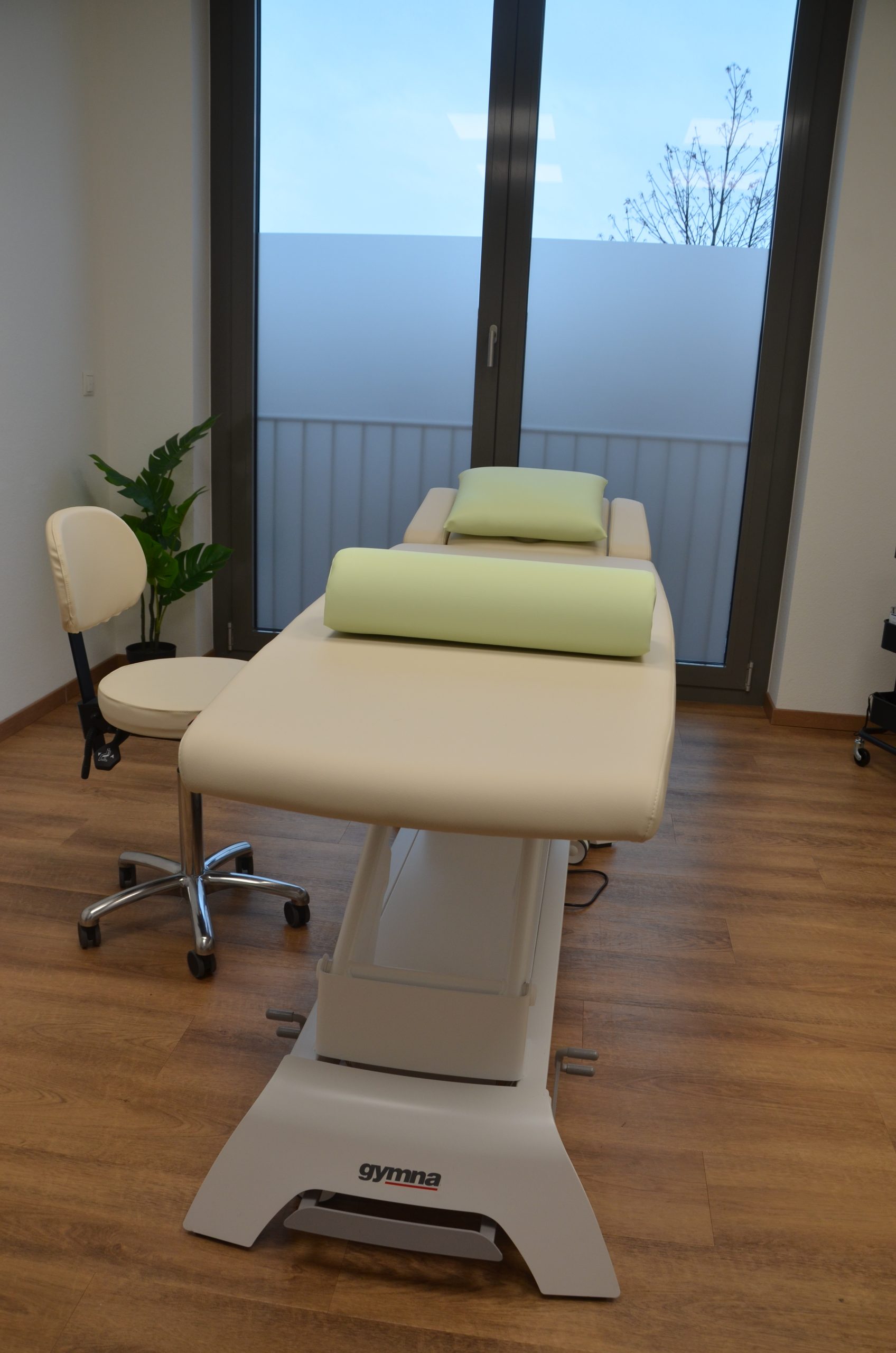 Therapieliege Physiotherapie Brandt in Ladenburg - Therapieraum Behandlungsliege
